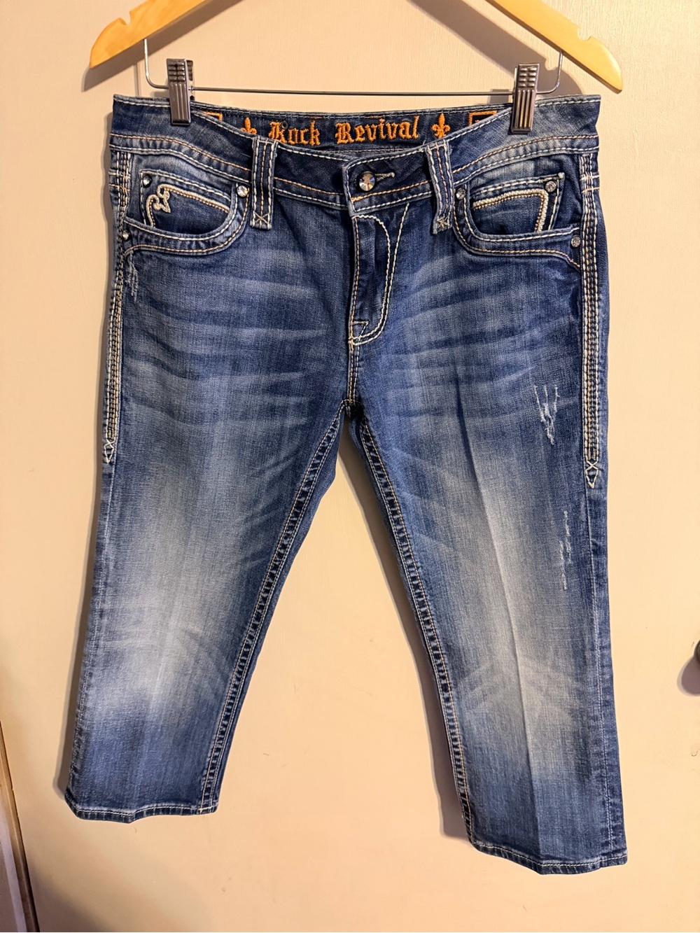 Rock Revival Women’s Size 30 Makin Capri Jeans Embellished Fleur de Lis Y2K - Picture 3 of 12